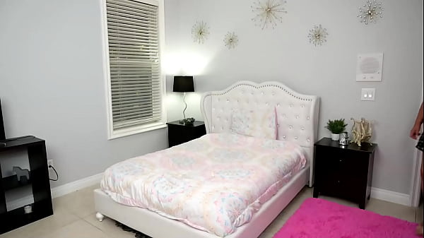 Busty MILF Melony Melons Drains Sir Goldey’s Huge Chocolate!