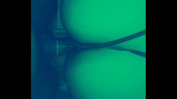 Chaparrita infiel en lencería mostrando hermoso culote y moviendolo muy rico