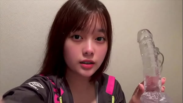 家に誰もいない内に透明の極太ディルドでイキまくりました…