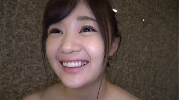 朗らかでキュートなおじコンJKは、やらしい事が大好きなドスケベっ娘。おじさんとのHを想像して電マでオナるウブかわ。　中出し コスプレ 美女 制服 女子校生 素人