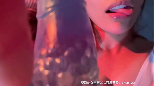 超美的中国美女床上自慰潮喷