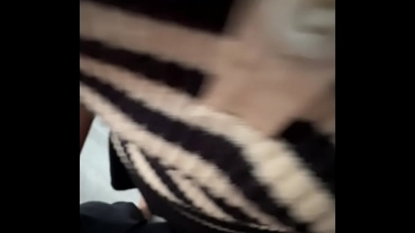 La roomie viene a pagar su mes de piso y le hacemos descuento.