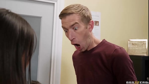 Sneaky Shoe Seduction – Yiming Curiosity / Brazzers  / stream full from www.zzfull.com/retail